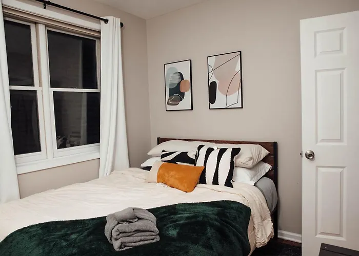 Modern & Spacious By Northwestern Hospital Bronzeville *