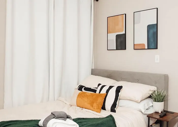 Modern & Spacious By Northwestern Hospital Bronzeville Chicago