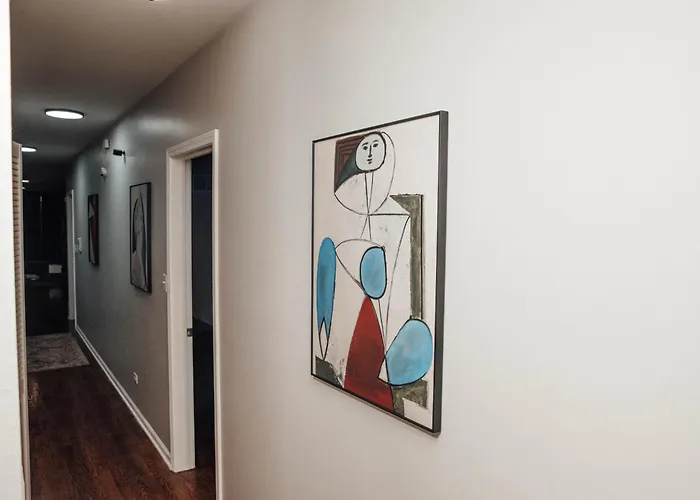 Modern & Spacious By Northwestern Hospital Bronzeville *