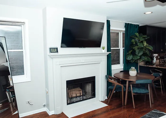 Modern & Spacious By Northwestern Hospital Bronzeville * Chicago