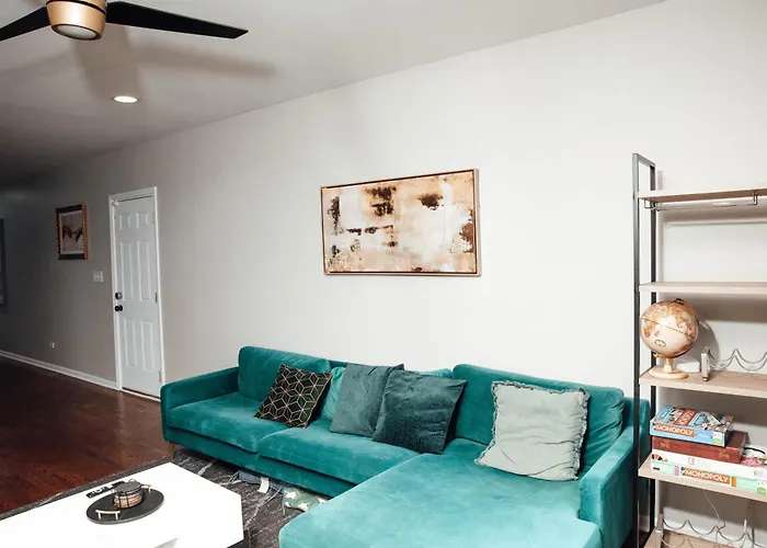 Modern & Spacious By Northwestern Hospital Bronzeville *