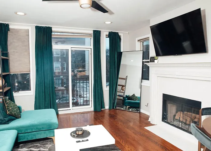 Modern & Spacious By Northwestern Hospital Bronzeville * Chicago