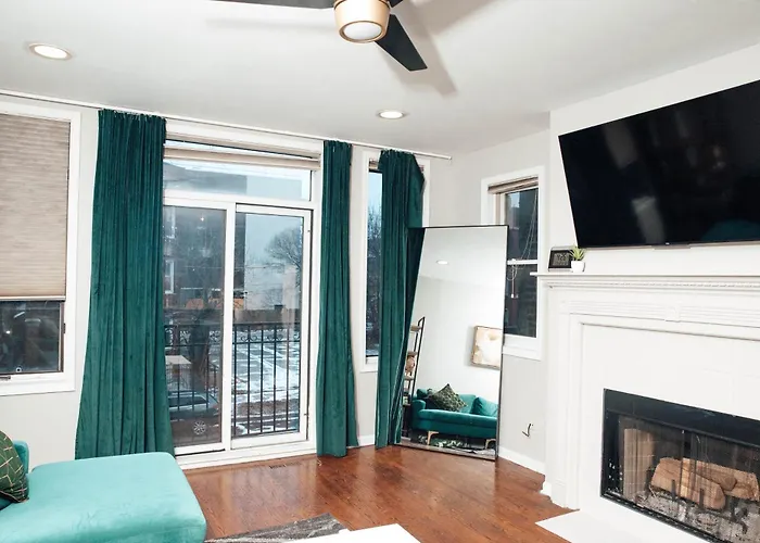 Modern & Spacious By Northwestern Hospital Bronzeville Chicago